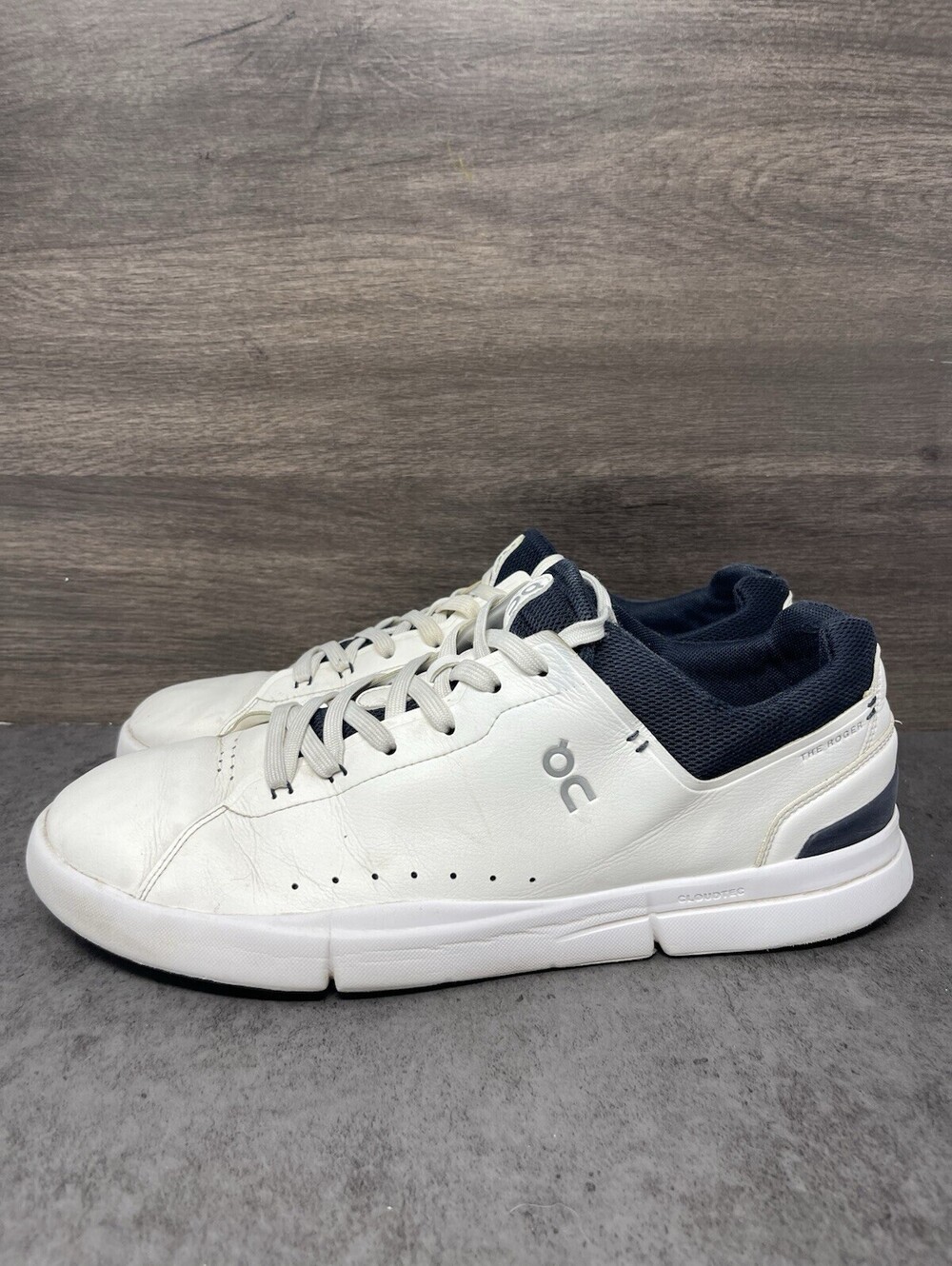 On The Roger Advantage Size 13 Mens White Midnight CloudTec Tennis Sneakers